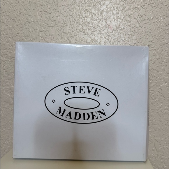 Brand: Steve Madden Style: Ohio Suede Fringe / Color: Chestnut/ Size: 5.5M - Picture 6 of 7